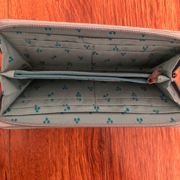 Roxy Wallet - Picture 6 of 7